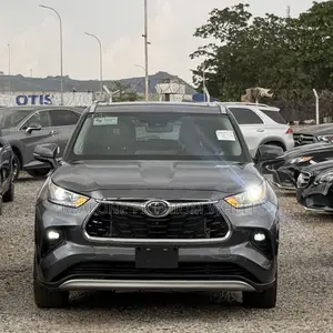 Toyota Highlander Platinum 2022 Gray