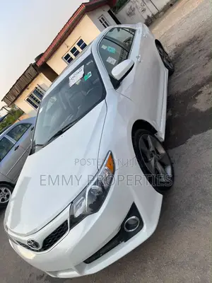 Toyota Camry SE 4dr Sedan (2.5L 4cyl 6A) 2014 White