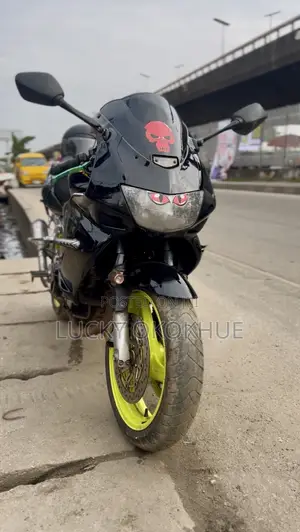 Honda VF 2000 Black