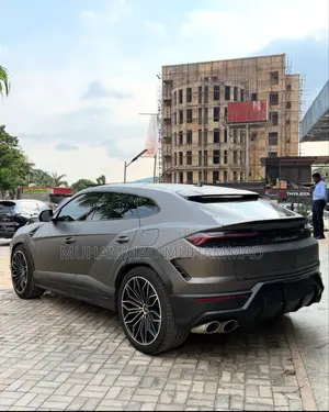 New Lamborghini Urus 2025 Green