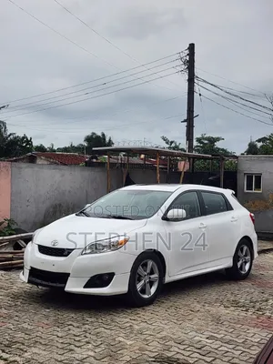Toyota Matrix S Hatchback FWD (2.4L 4cyl 5A) 2009 White