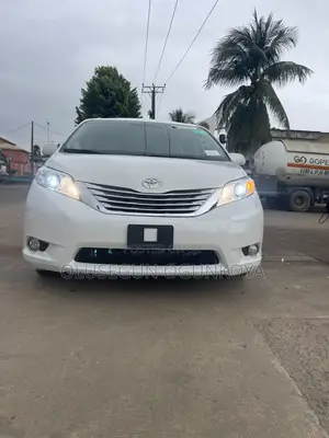 Toyota Sienna Limited 7 Passenger 2012 White