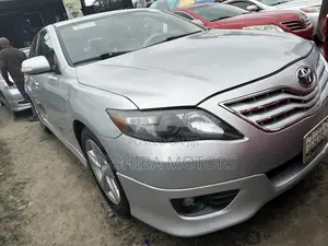 Toyota Camry SE 4dr Sedan (2.5L 4cyl 6A) 2011 Silver