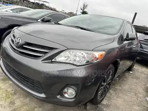 Toyota Corolla LE 4dr Sedan (1.8L 4cyl 4A) 2013 Gray