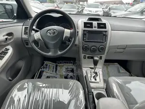Toyota Corolla LE 4dr Sedan (1.8L 4cyl 4A) 2013 Gray