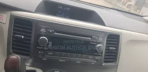 Factory Followcome Basic Radio Toyota Sienna 2010-2012