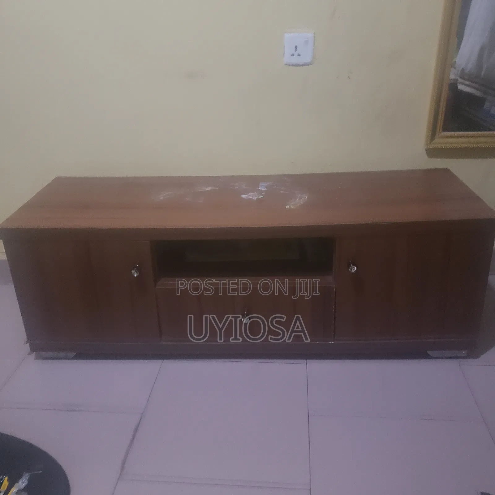 TV Stand for Sals