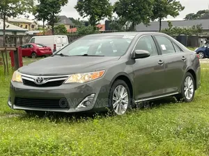 Toyota Camry XLE 4dr Sedan (2.5L 4cyl 6A) 2012 Gray