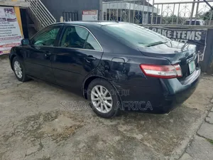 Toyota Camry XLE V6 4dr Sedan (3.5L 6cyl 6AM) 2010 Black
