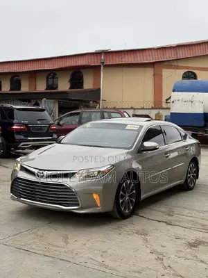 Toyota Avalon XLE Premium Sedan FWD (3.5L 6cyl 6A) 2017 Gold