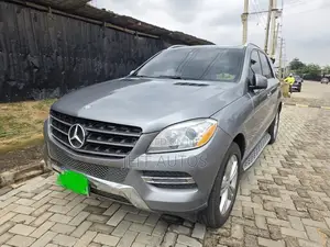 Mercedes-Benz M Class ML350 4MATIC 4dr SUV AWD (3.5L 6cyl 7A) 2014 Gray