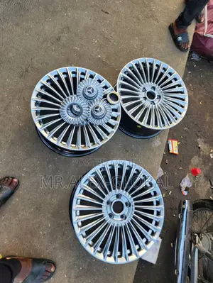 18 INCHES Mercedes and Universal Polished Crome Rim