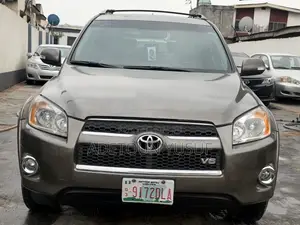 Toyota RAV4 Limited 2011 Gray