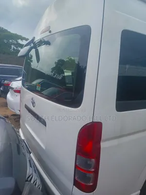 Toyota HiAce 2019 White