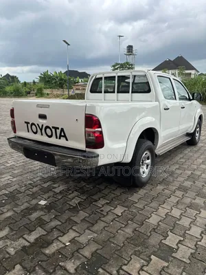 Toyota Hilux 2014 White