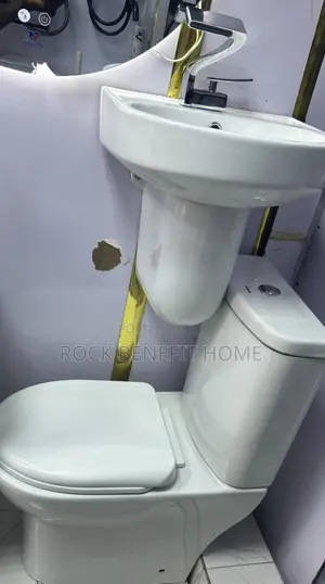 Quality Toilet With Wash Hand Basin and Stand