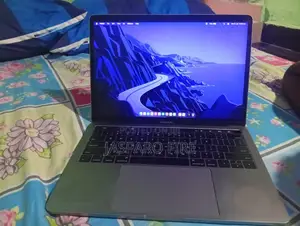 Laptop Apple MacBook Pro 2017 16GB Intel Core i7 SSD 256GB