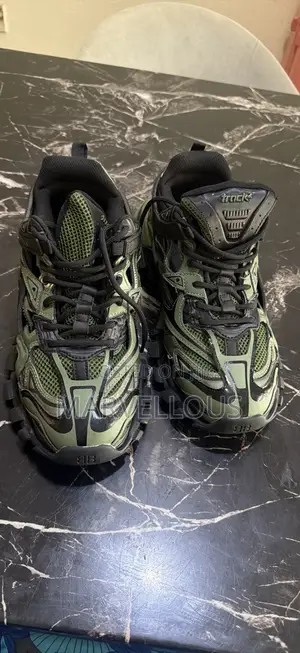 Balenciaga Track.2 Sneakers – Original