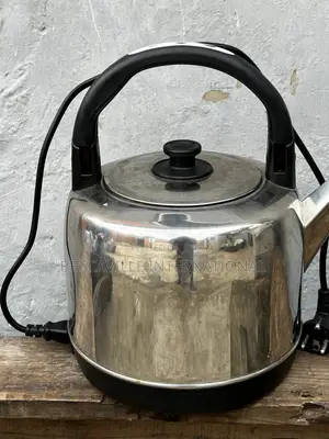 Eurosonic Electric Kettle, 220–240V, 1850–2200W, With a 1.8L Capacity.