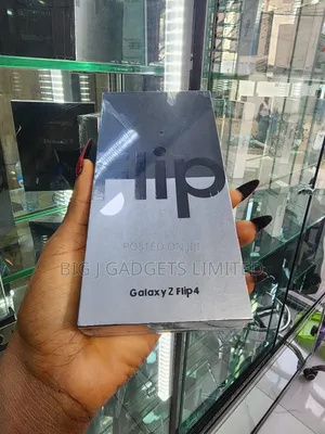 New Samsung Galaxy Z Flip4 256 GB Purple