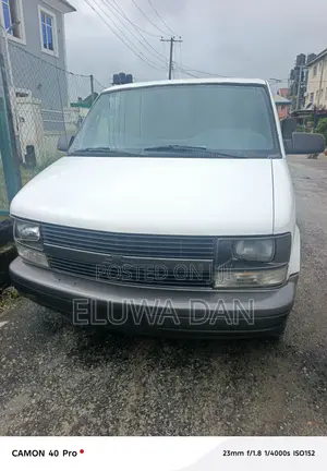 Chevrolet MW 2003 Off white