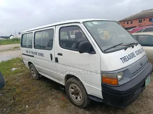 Toyota HiAce 2010 White