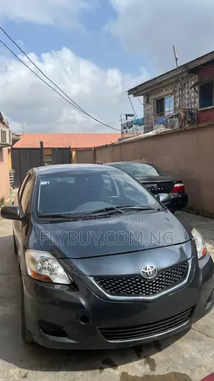 Toyota Yaris 2012 Gray