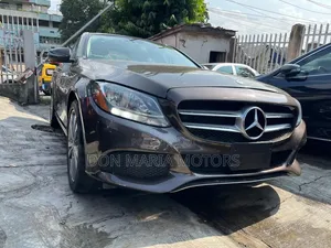 Mercedes-Benz C300 Luxury Sedan RWD (2.0L 4cyl 7A) 2016 Brown