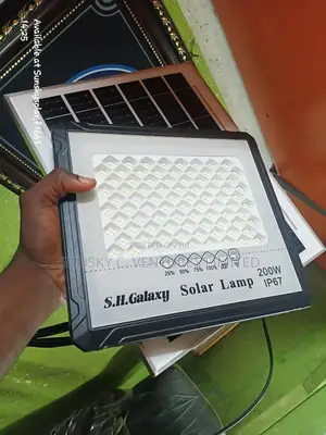 200W Solar LED Flood Light – Brilliant Outdoor Lighting, Zero Bills
