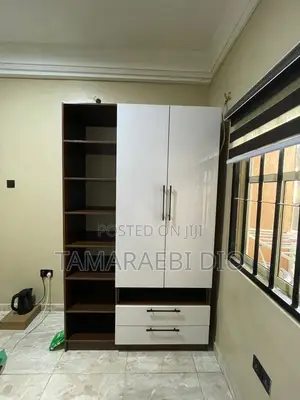 Gloss-Matte Finish Wardrobe