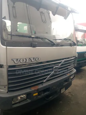 Volvo Cap and Chassis,8 Bolts