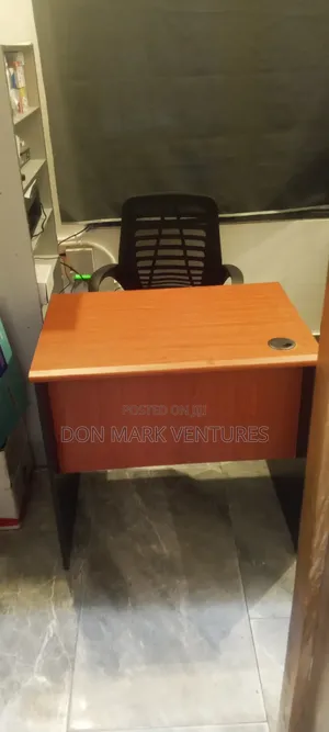 Luxury 3 Ft Office Table
