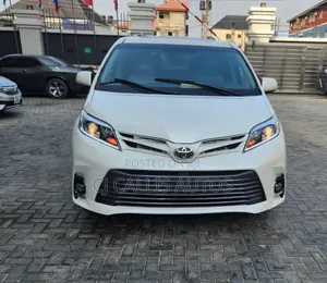 Toyota Sienna 2017 White