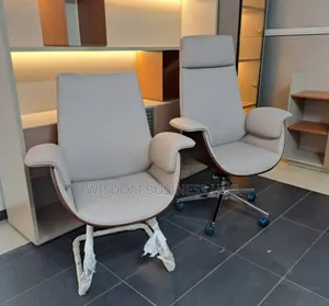 Lounge Executive Chair With Wood Accey