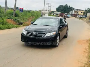 Toyota Camry LE 4dr Sedan (2.5L 4cyl 6A) 2011 Gray