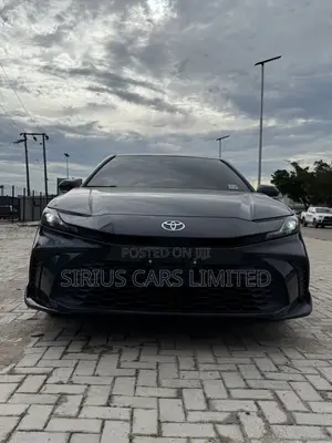 Toyota Camry SE 2025 Gray