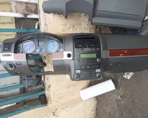 Complete Dashboard for Tuareg 2008 Model .