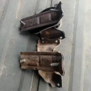 Engine Seating/Mounting Ford Econoline V8