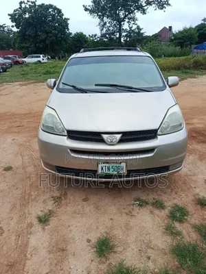 Toyota Sienna 2005 Gold