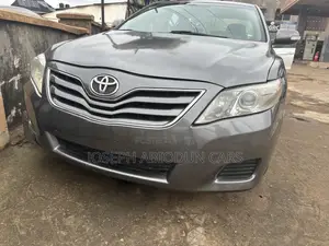 Toyota Camry LE 4dr Sedan (2.5L 4cyl 6A) 2011 Gray