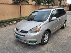 Toyota Sienna 2005 Silver