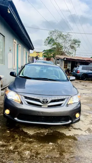 Toyota Corolla LE 4dr Sedan (1.8L 4cyl 4A) 2012 Gray