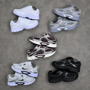 Original Nike V5 Runner Sneakers