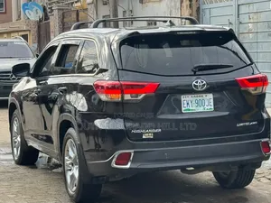 Toyota Highlander 2016 Black