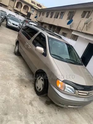 Toyota Sienna 2003 Gold