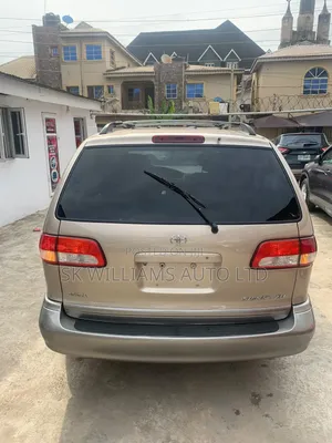 Toyota Sienna 2003 Gold