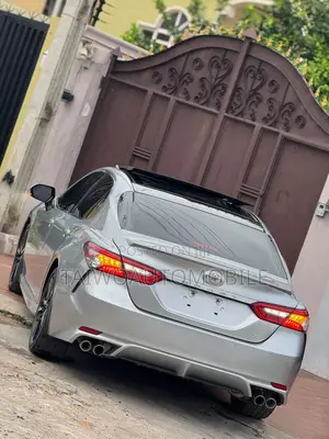 Toyota Camry XSE FWD (2.5L 4cyl 8AM) 2018 Silver