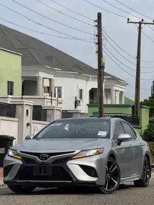 Toyota Camry XSE FWD (2.5L 4cyl 8AM) 2018 Silver