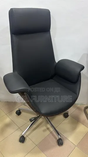 Premium Leather Executive Swivel Boss Chair With Padded Armrests