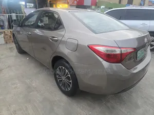 Toyota Corolla LE 4dr Sedan (1.8L 4cyl CVT) 2015 Brown